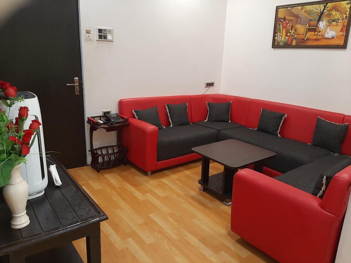 Le Leisure Hotel Prayagraj Bagian luar foto